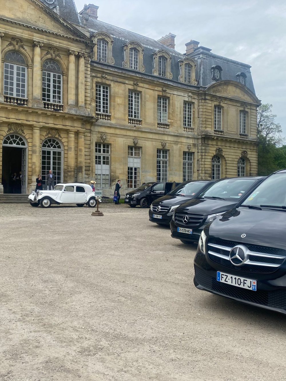SOCIÉTÉ DE LOCATION DE VOITURE DE LUXE AVEC CHAUFFEUR